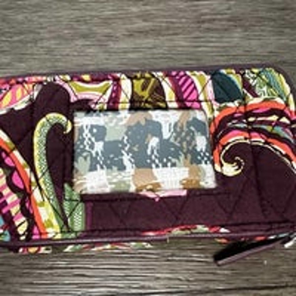 Vera Bradley RFID Grab & Go Wristlet in Heirloom Paisley Print